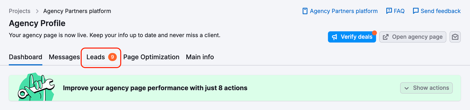 An example of the counter with number 3 next to the Leads report is highlighted with a red rectangle.